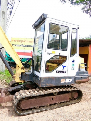 ขายรถขุด ยี่ห้อ: YANMAR แบบ: B37 (ขนาดเทียบเท่าPC35) ปั้มนิ้ว หัวเก๋ง เครื่อง3สูบ ราคา 340,000 บาท (ต่อรองได้)รถเก่านอกแท้ ไม่เคยใช้งานในไทย100\% มีเอกสารใบอินวอย รถพร้อมใช้งาน สนใจติดต่อ-สอบถาม-ต่อรองราคา ได้ที่ โทร : 099-907-9273 กิ๊ฟ กมลชนก  โทร : 099-9