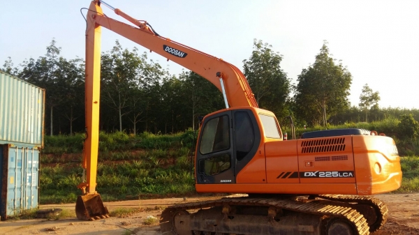ขายด่วน!! DOOSAN DX225LCA ไมล์ชม.10,900 บูมยาว 18 ม.(ให้บูมยาว+สั้น) สภาพสวยค่ะ