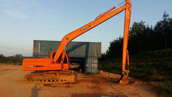 ขายด่วน!! DOOSAN DX225LCA ไมล์ชม.10,900 บูมยาว 18 ม.(ให้บูมยาว+สั้น) สภาพสวยค่ะ
