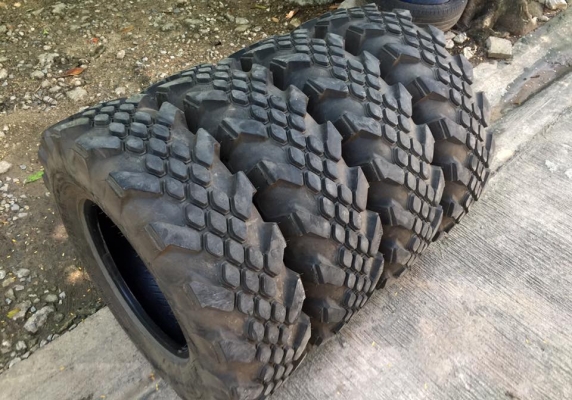 ยางตะขาบ KingCobra 32 ขอบ16 ปี17สดๆ สภาพน้องยางใหม่4เส้น