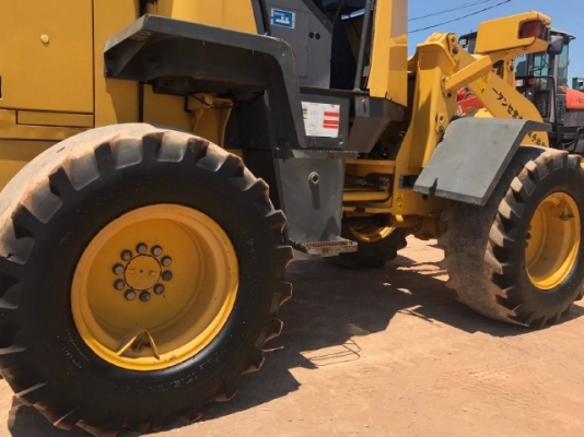 ขายรถตักล้อยาง KOMATSU WA80-3 รถนอกนำเข้าจากญี่ปุ่น สภาพสวยพร้อมใช้ มีVDOการทำงานครับ ขายรถตักล้อยาง KOMATSU WA80-3 รถนอกนำเข้าจากญี่ปุ่น สภาพสวยพร้อมใช้ มีVDOการทำงานครับ