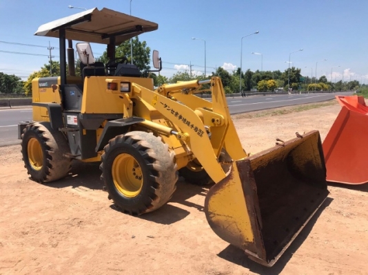 ขายรถตักล้อยาง KOMATSU WA80-3 รถนอกนำเข้าจากญี่ปุ่น สภาพสวยพร้อมใช้ มีVDOการทำงานครับ ขายรถตักล้อยาง KOMATSU WA80-3 รถนอกนำเข้าจากญี่ปุ่น สภาพสวยพร้อมใช้ มีVDOการทำงานครับ