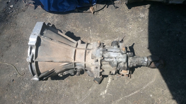 ขายเกียร์รถตู้ห้าสปีดใส่นิสสัน Td25 27 Ld 20 28