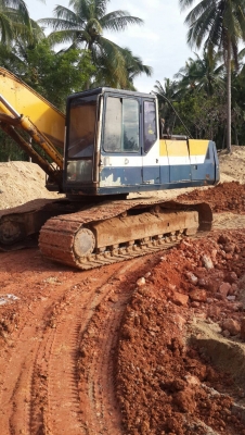 ขายรถแบคโฮ KOMATSU PC200-5 แอร์ไฟฟ้าเต็ม ช่วงล่างเต็ม สนใจโทร 081-970-1072