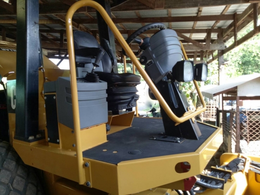 ขาย รถบด CAT  - CS533E.  ,  ( รถทำงาน 8xx ชม. )   ,  ( ** รถสวยๆ )        สนใจติดต่อ    081 - 6079515