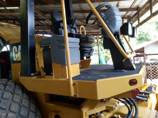 ขาย รถบด CAT  - CS533E.  ,  ( รถทำงาน 8xx ชม. )   ,  ( ** รถสวยๆ )        สนใจติดต่อ    081 - 6079515