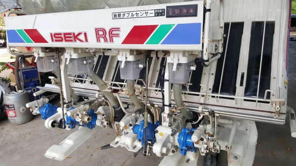 รถดำนา 4 แถว พร้อมตัวหยดปุ๋ย สวยๆๆพร้อมใช้งาน รหัสสินค้า C2 - 9