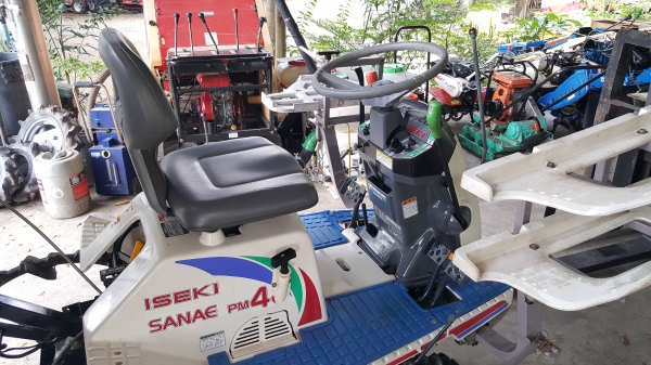 รถดำนา 4 แถว พร้อมตัวหยดปุ๋ย สวยๆๆพร้อมใช้งาน รหัสสินค้า C2 - 9