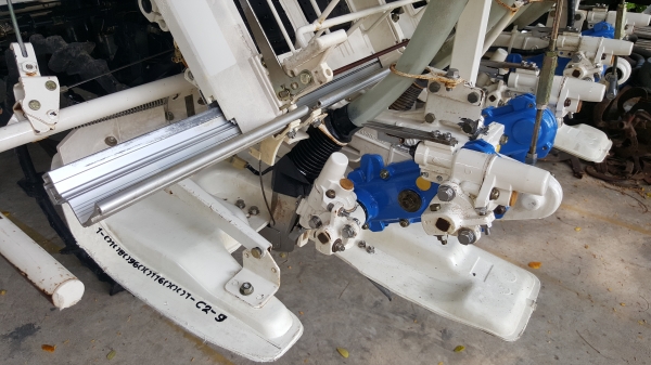 รถดำนา 4 แถว พร้อมตัวหยดปุ๋ย สวยๆๆพร้อมใช้งาน รหัสสินค้า C2 - 9