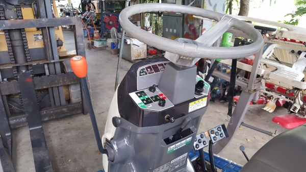 รถดำนา 4 แถว พร้อมตัวหยดปุ๋ย สวยๆๆพร้อมใช้งาน รหัสสินค้า C2 - 9