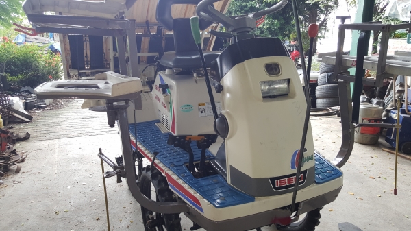 รถดำนา 4 แถว พร้อมตัวหยดปุ๋ย สวยๆๆพร้อมใช้งาน รหัสสินค้า C2 - 9