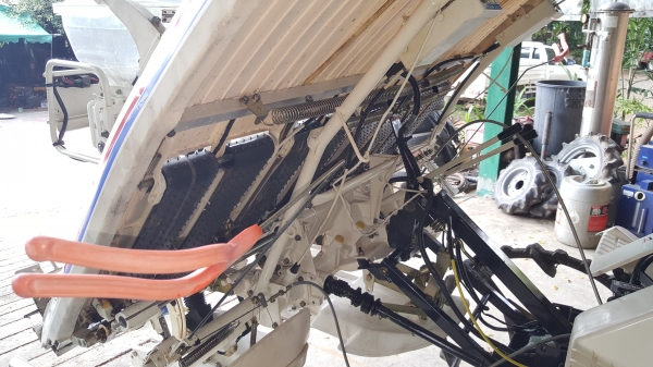 รถดำนา 4 แถว พร้อมตัวหยดปุ๋ย สวยๆๆพร้อมใช้งาน รหัสสินค้า C2 - 9