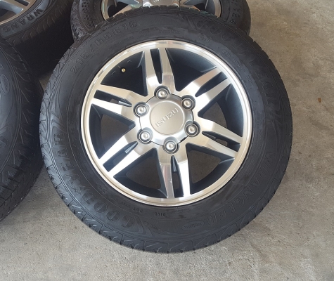 ขายล้อISUZU Hi Lender 16 ยาง215/65/16 ปี 16 4 ล้อ