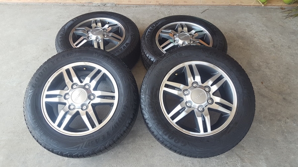 ขายล้อISUZU Hi Lender 16 ยาง215/65/16 ปี 16 4 ล้อ