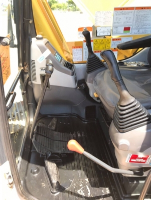 ขายรถแบคโฮ KOMATSU PC228US-3N0 (เทียบเท่ารุ่น 7) รถนอกนำเข้าจากญี่ปุ่น สภาพสวยพร้อมใช้ มีVDOการทำงานครับ