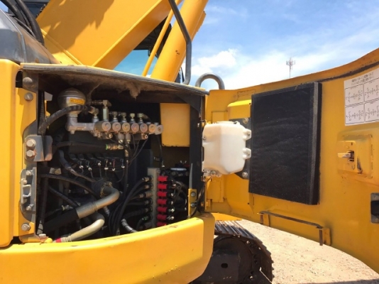 ขายรถแบคโฮ KOMATSU PC228US-3N0 (เทียบเท่ารุ่น 7) รถนอกนำเข้าจากญี่ปุ่น สภาพสวยพร้อมใช้ มีVDOการทำงานครับ