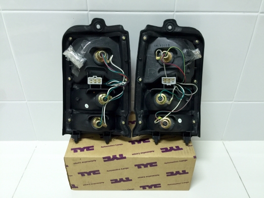 ขายไฟท้ายรถ DAIHATSU รุ่น MIRA L80 ใส่มิร่าบ้านเราได้เลย