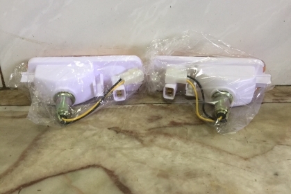 ขายไฟเลี้ยวกันขนหน้ารถ DAIHATSU รุ่น MIRA L80 บ้านเรา