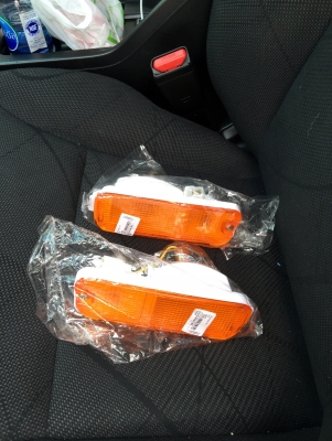 ขายไฟเลี้ยวกันขนหน้ารถ DAIHATSU รุ่น MIRA L80 บ้านเรา