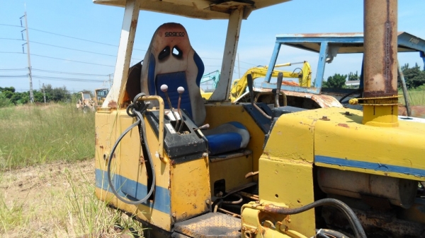 ขาย แทรกเตอร์ตีนตะขาบ D20 ราคา 64,000