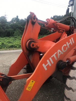 รถตักล้อยาง HITACHI สนใจติดต่อ 062-709-1747