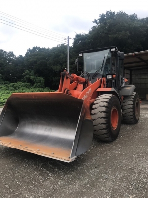รถตักล้อยาง HITACHI สนใจติดต่อ 062-709-1747