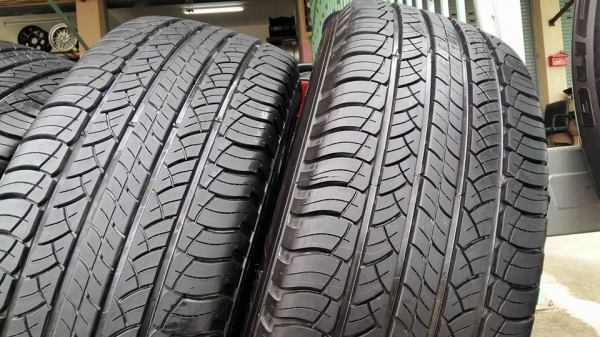 ขายล้อแม็กป้ายแดง fortuner 18" พร้อมยางปี17 สนใจติดต่อร้าน ก.เจริญการยางครับ 081-3747940