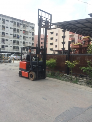 ขายรถยกโฟร์คลิฟท์ยี่ห้อTOYOTA รุ่น6  เสายกสูง 3 เมตร
