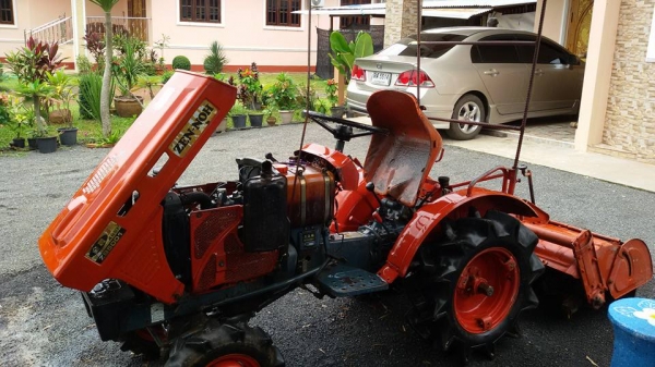 รถไถ่นั้งขับB5001 สองเพลา พร้อมโรตารี่ สภาพพร้อมใช้ รถไถ่นั้งขับB5001 สองเพลา พร้อมโรตารี่ สภาพพร้อมใช้