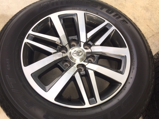 ล้อพร้อมยาง TOYOTA NEW FORTURNER ขอบ 18 พร้อมยาง 265-60-18 ปลายปี 15
