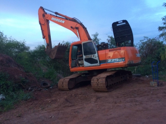 ขายด่วน!! DOOSAN 220LC-V สภาพพร้อมใช้ค่ะ