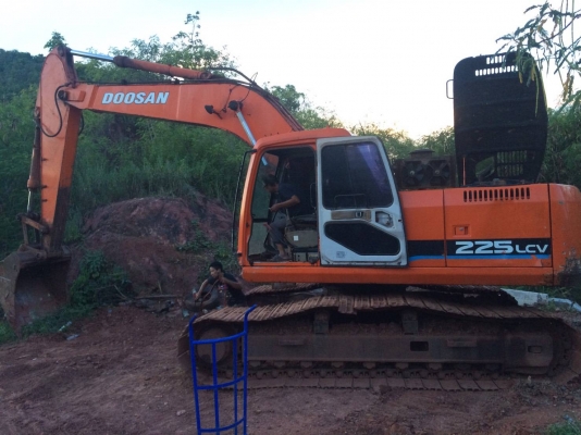 ขายด่วน!! DOOSAN 220LC-V สภาพพร้อมใช้ค่ะ