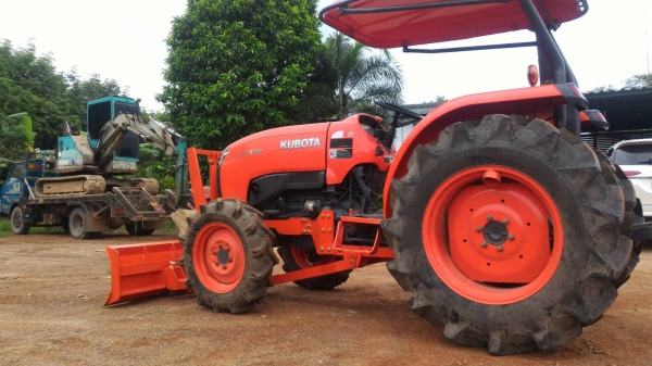 ขายรถไถ KUBOTA L4708 ดันหน้าใหม่ ยางใหม่4 เส้น เปลี่ยนถ่ายของเหลวใหม่ พร้อมใช้งาน เครื่อง เกียร์ ไฮดรอลิค ดี ราคา 365,000 สนใจโทรคุยกันก่อนได้ครับ มีรถขนส่งบริการทั่วไทย ร้านสามย่านแทรคเตอร์ อ.แกลง จ.ระยอง โทร 0818618678 ,0899347475 id line=0818618678 ld