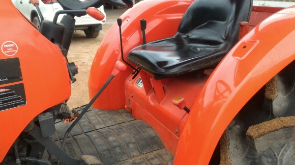 ขายรถไถ KUBOTA L4708 ดันหน้าใหม่ ยางใหม่4 เส้น เปลี่ยนถ่ายของเหลวใหม่ พร้อมใช้งาน เครื่อง เกียร์ ไฮดรอลิค ดี ราคา 365,000 สนใจโทรคุยกันก่อนได้ครับ มีรถขนส่งบริการทั่วไทย ร้านสามย่านแทรคเตอร์ อ.แกลง จ.ระยอง โทร 0818618678 ,0899347475 id line=0818618678 ld