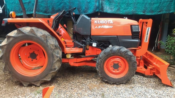 ขายรถไถ KUBOTA L3408 DI พร้อมดันหน้าเครื่องดี เกียร์ดี ไฮดี ซีลหน้า+หลังใหม่ เปลี่ยนถ่ายของเหลวทั้งคัน พร้อมใช้งาน ราคา 210,000 ราคาต่อรองได้ สนใจโทรคุยกันก่อนได้ครับ มีรถขนส่งบริการทั่วไทย ร้านสามย่านแทรคเตอร์ อ.แกลง จ.ระยอง โทร 0818618678 ,0899347475 id