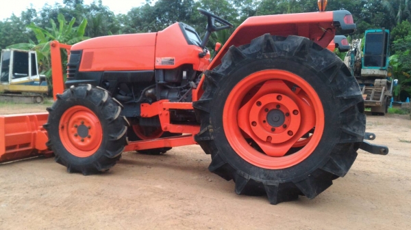 ขายรถไถ KUBOTA L3408 ยางใหม่ 4 เส้น พร้อมดันหน้า เครื่องดี เกียร์ดี ไฮดี ทะเบียนพร้อมโอน ราคา 195,000 ราคาต่อรองได้ สนใจโทรคุยกันก่อนได้ครับ มีรถขนส่งบริการทั่วไทย ร้านสามย่านแทรคเตอร์ อ.แกลง จ.ระยอง โทร 0818618678 ,0899347475 id line=0818618678 id line=0