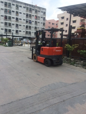 ขายรถยกโฟร์คลิฟท์ยี่ห้อ TOYOTA6FB10  ไฟฟ้านั่งขับ