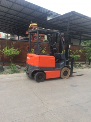 ขายรถยกโฟร์คลิฟท์ยี่ห้อ TOYOTA6FB10  ไฟฟ้านั่งขับ