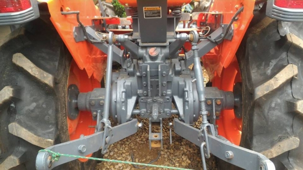 KUBOTA L2808  ราคา 155,000 ยางใหม่ 4เส้น เครื่องดี เกียร์ด ไฮดรอลิกดี สนใจโทรคุยกันก่อนได้ครับ มีรถขนส่งบริการทั่วไทย ร้านสามย่านแทรคเตอร์ อ.แกลง จ.ระยอง โทร 0818618678 ,0899347475 id line=0818618678 id line=0917315475