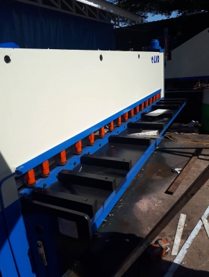 ขายเครื่องตัดLVDขนาด10ฟุตหรือ3เมตรตัดได้6.5มิลพร้อมใช้แบ็คเก็ตครบครับราคาเบาๆ