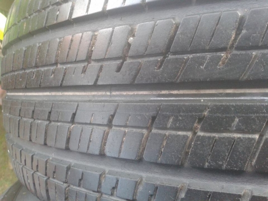 ยาง บริสโตน 225 65 ขอบ 17 สวยๆ ปี13ทั้ง4เส้น 3000 บาท