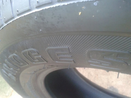 ยาง บริสโตน 225 65 ขอบ 17 สวยๆ ปี13ทั้ง4เส้น 3000 บาท