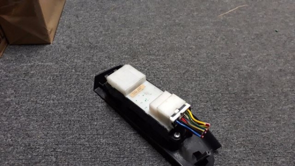 สวิทช์กระจก NISSAN R34 ข้างขวา สวิทช์กระจก NISSAN R34 ข้างขวา