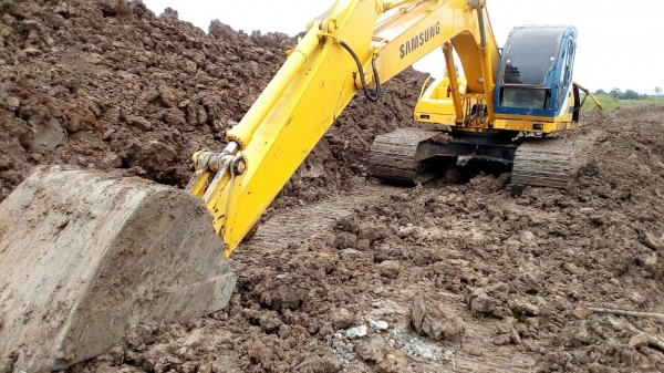 ขายรถแบคโฮ SUMSANG SE210LC ราคา 390000