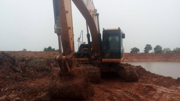 ขายดาว แม็คโค cad 320d