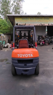 TOYOTA6FD25 ขนาด2.5ตัน เสาสูง3เมตรเข้าตู้ ไซซิฟ เกียร์ธรรมดา เครื่องยนต์ดีเซล2Z