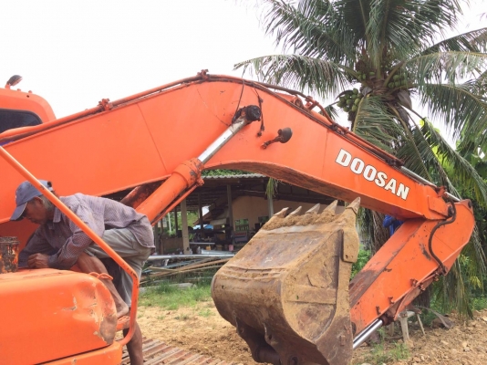 รถแบคโฮ DOOSAN 220Lcv