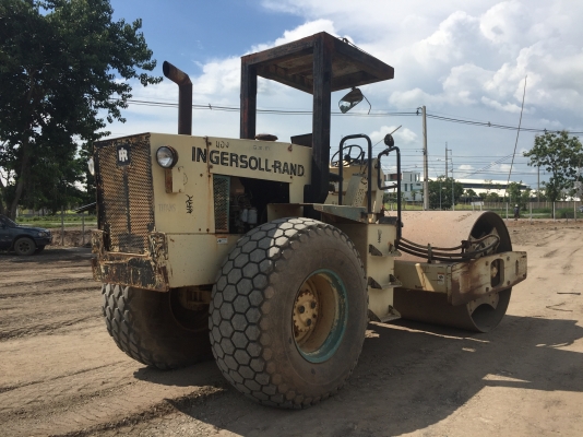 ขายรถบดสั่นสะเทือน    2 เพลา  เล่มทะเบียน SERIEL 144630