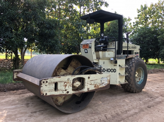 ขายรถบดสั่นสะเทือน    2 เพลา  เล่มทะเบียน SERIEL 144630