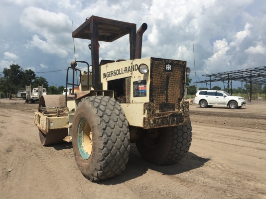 ขายรถบดสั่นสะเทือน    2 เพลา  เล่มทะเบียน SERIEL 144630